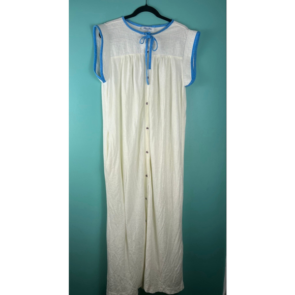 Lara Dee by Charm Other - Vintage Lara Dee by Charon L Blue Trim Button Front Housecoat 60s 70s Lounge Rob